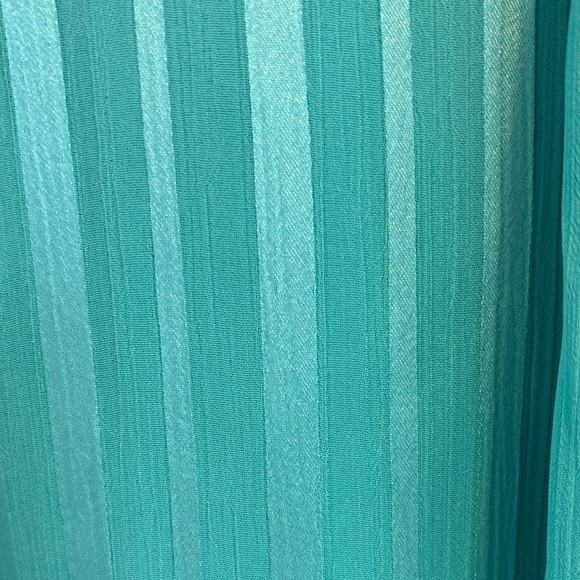 NWT Forever 21 Aqua Striped Sleeveless Blouse - Picture 4 of 6